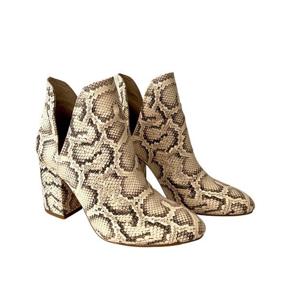 Steve Madden Shoes - Steve Madden snake skin heeled bootie. Size 8.5 M